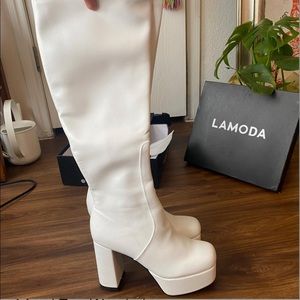 La Moda knee high platform boots white